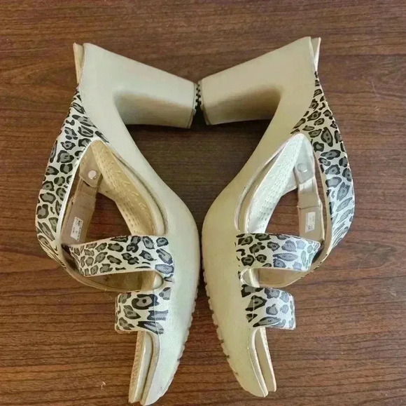 Crocs Women’s Leopard Print Lightweight Comfortable Open Toe Heels Size 10 - Picture 5 of 13
